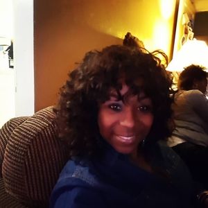 Meet your Posher, Tee